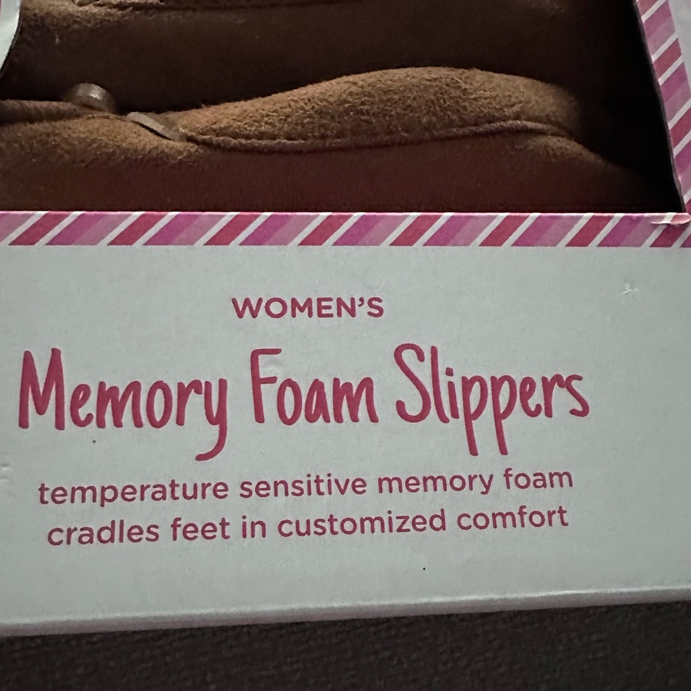 Totes Memory Foam Slippers- Size 8/9 - Picture 2 of 3